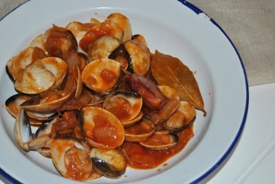 Almejas a la gallega o almejas a la marinera, receta fácil
