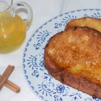 torrijas de nata con almíbar de miel