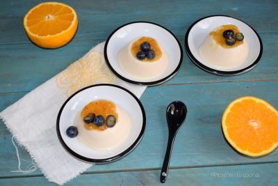 Panna cotta ligera de yogur, fácil y saludable con 4 ingredientes