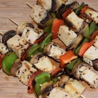 brocheta tofu y champiñones