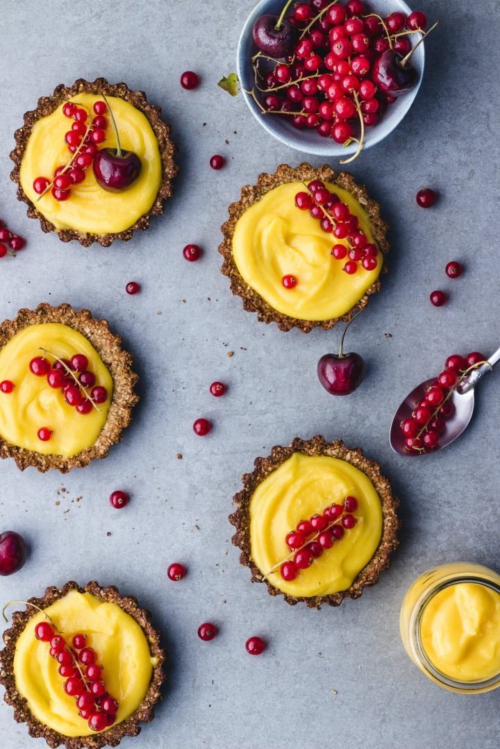 tartaletas crema pastelera con grosellas