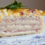 Pastel caliente de pan de molde con jamón york y queso ¡muy cremoso al horno!