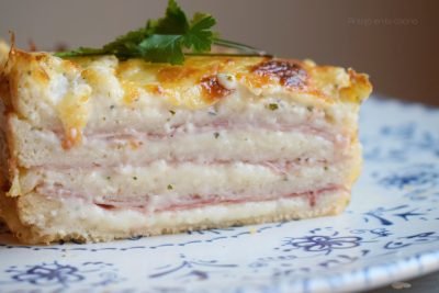 Pastel caliente de pan de molde con jamón york y queso ¡muy cremoso al horno!