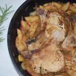 Chuletas de lomo de cerdo con manzana