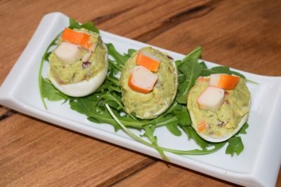 Huevos rellenos de Aguacate y Surimi ¡Receta Fácil, Rápida y Barata!