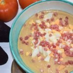 Salmorejo fácil sin pan. Sopa fría de tomate y aguacate