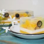 tarta de gelatina transparente con frutas de agar agar