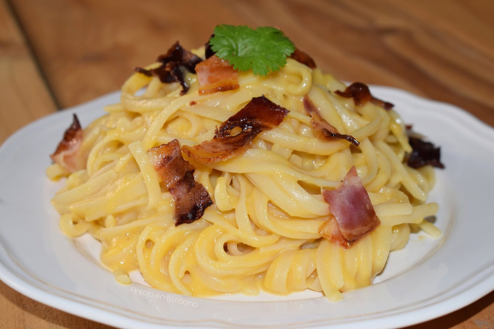 Pasta con auténtica salsa carbonara de calabaza