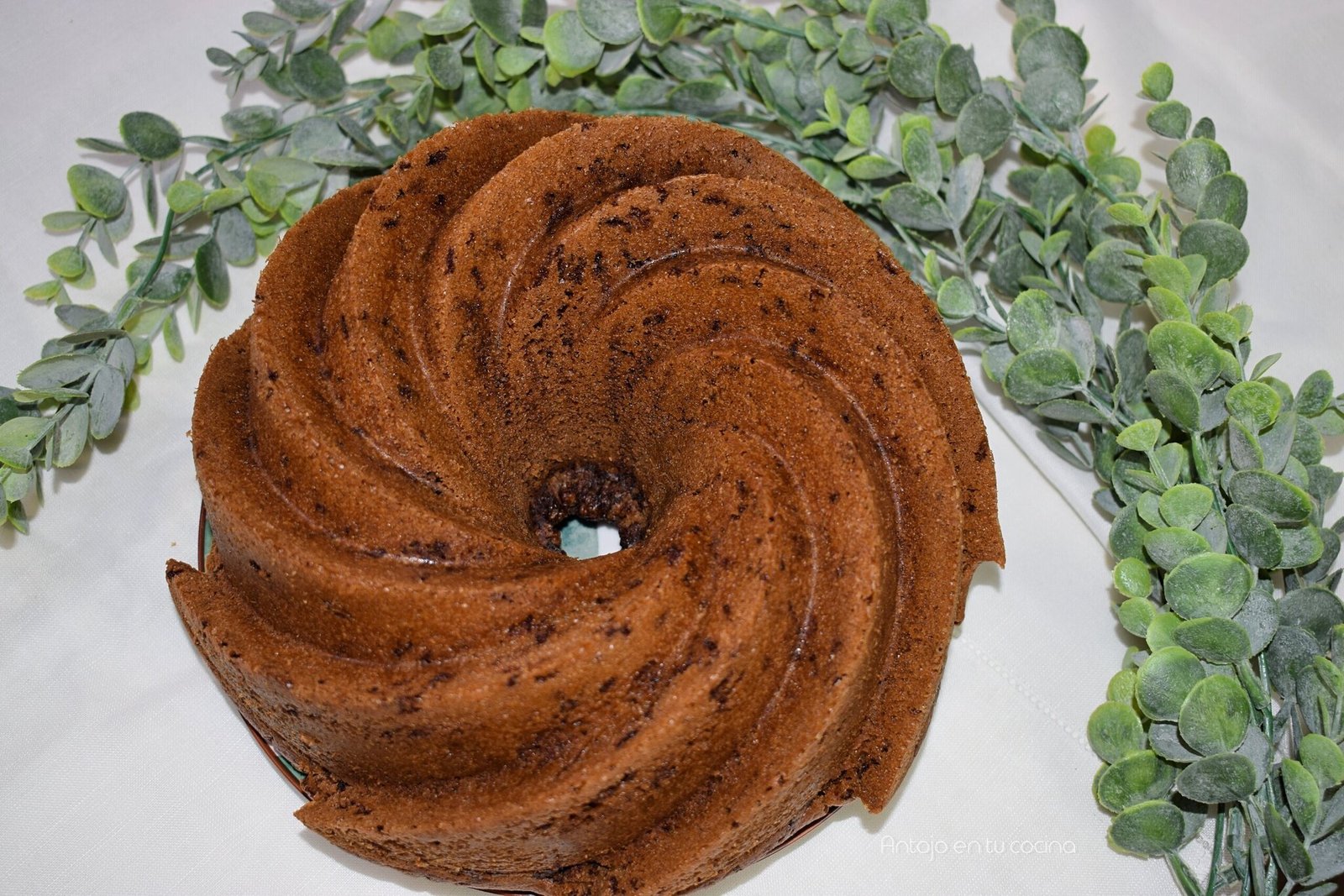 Bizcocho esponjoso de té negro con pepitas de chocolate