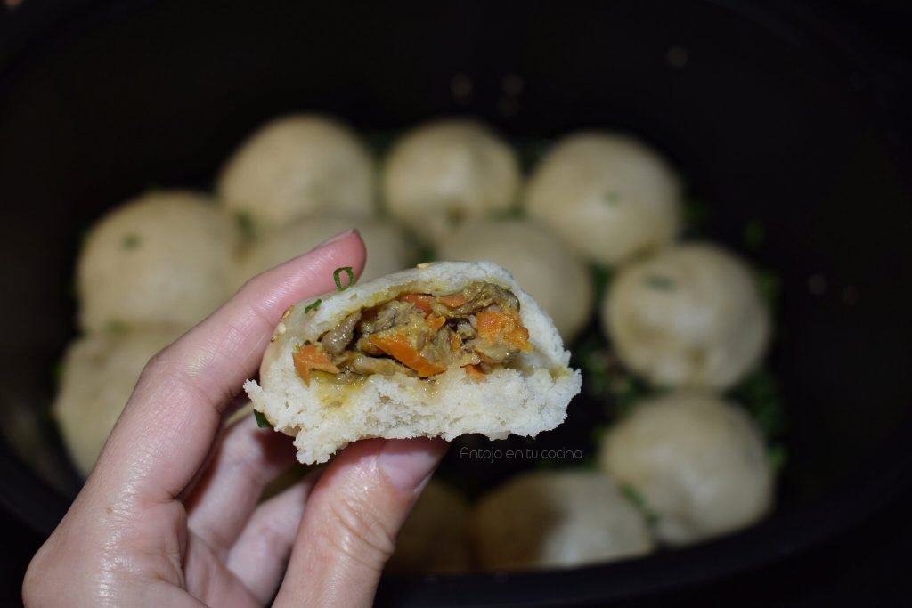 Bollos chinos al vapor rellenos de carne y setas (Baozi) en Robot de Cocina