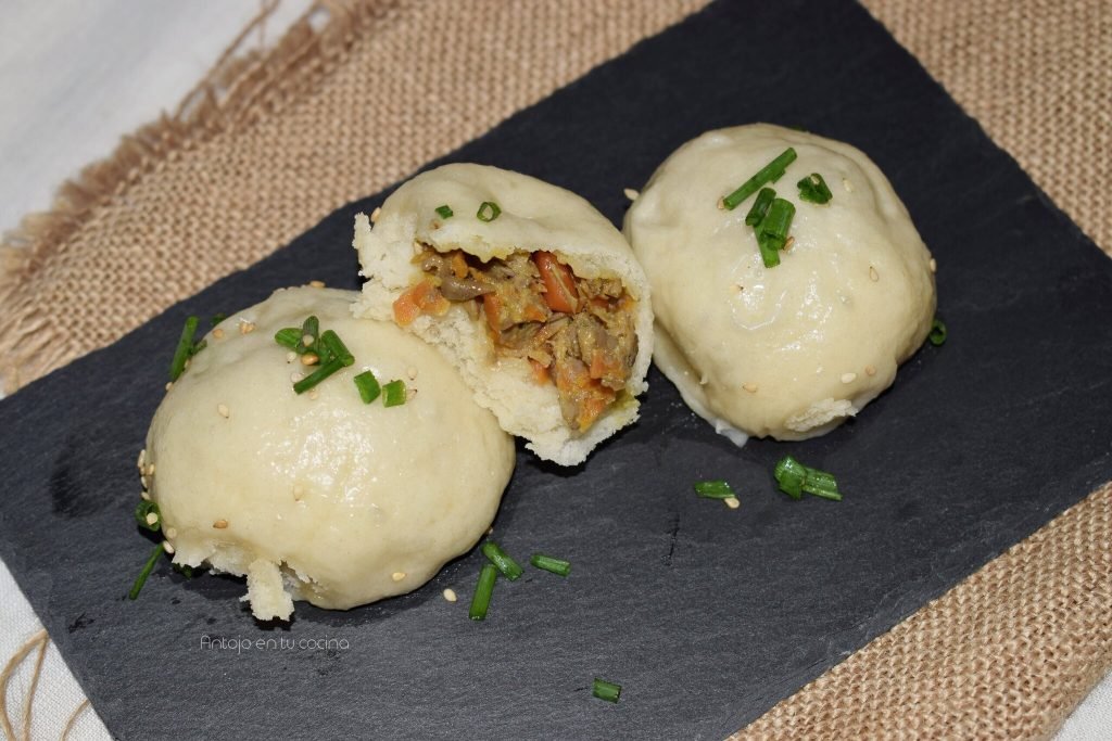 Bollos chinos al vapor rellenos de carne y setas (Baozi) en Robot de Cocina
