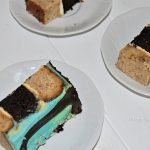 Tarta de plátano y chocolate rellena de toffee. Tarta de dinosaurios