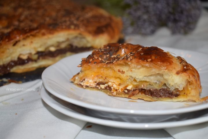 Empanada de morcilla con manzana y queso de cabra FÁCIL