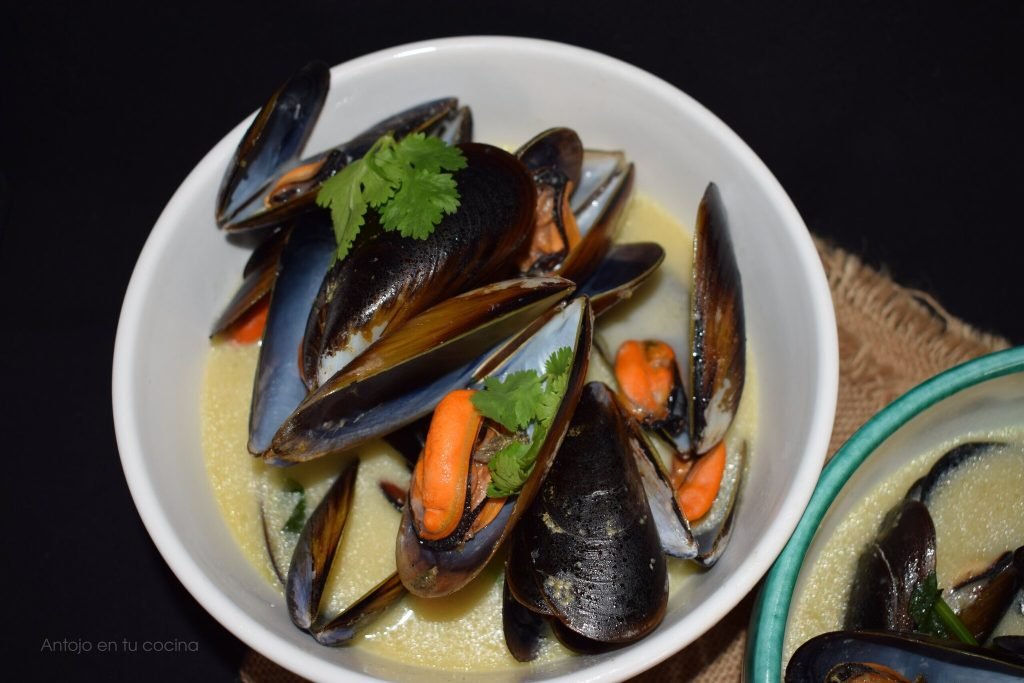 Mejillones con curry verde y leche de coco. Receta Thai Fácil