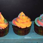 Decoración ARCOÍRIS fácil para CUPCAKES de chocolate