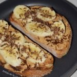 Tostadas de plátano con mantequilla de cacahuete