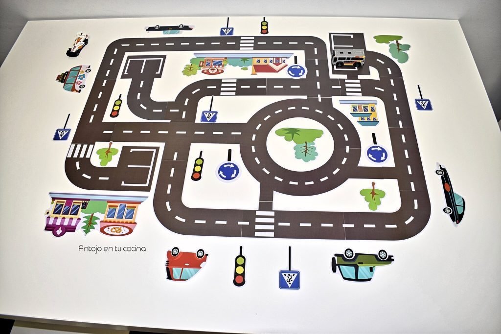 Cómo hacer una mesa de juegos fácil y barata con TROFAST de IKEA