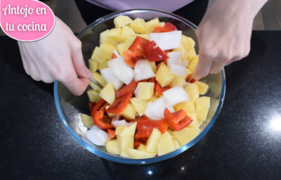 sazonar patatas para cocinar en freidora de aire