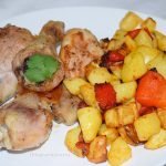 Pollo con patatas en freidora de aire. Receta fácil y saludable