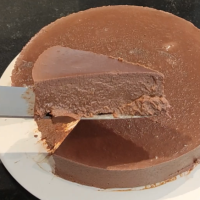 Tarta fría de chocolate saludable con 2 ingredientes