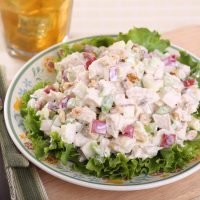Ensalada de pollo con manzana, receta fresca y sabrosa