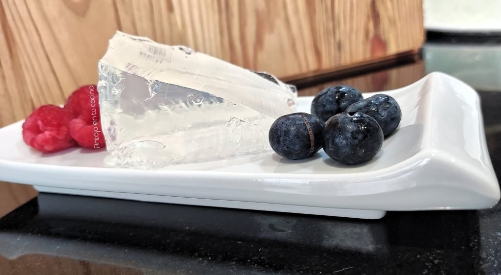 Cómo hacer una tarta de gelatina transparente
