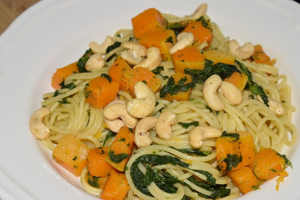 Pasta con calabaza y espinacas