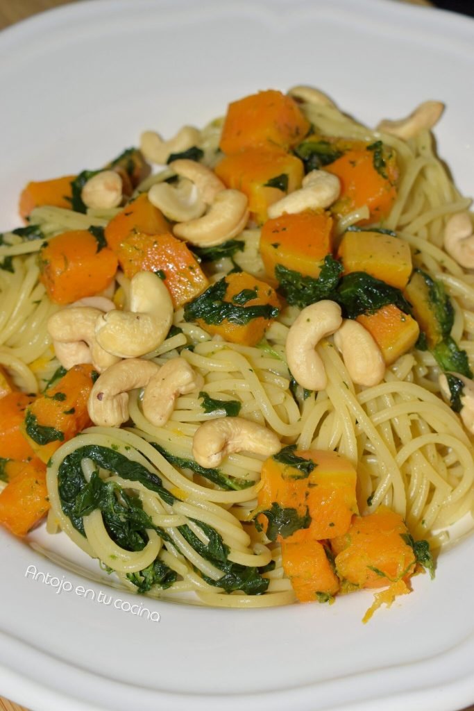 Pasta con calabaza y espinacas