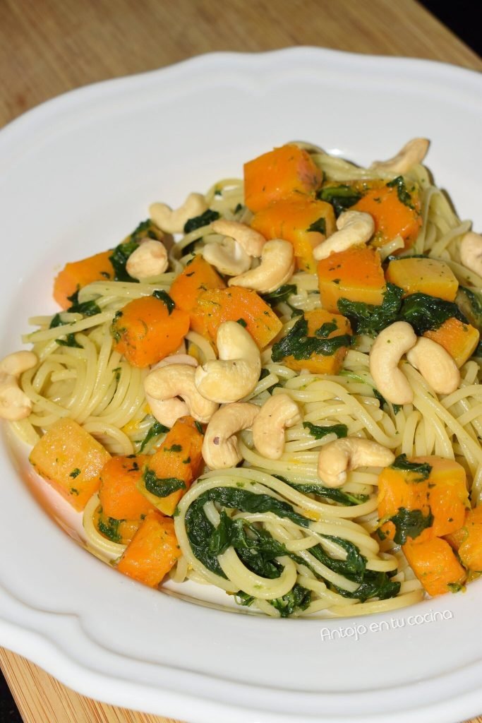 Pasta con calabaza y espinacas