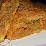 Rollo de hojaldre relleno de col y carne ¡fácil y delicioso!