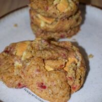 Cookies de frambuesa fresca y chocolate blanco – Receta casera fácil y deliciosa