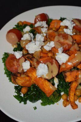 Cena Saludable y Fácil. Ensalada Templada de Kale, Boniato y Garbanzos