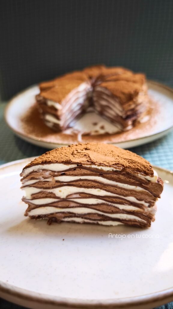 Cómo hacer una tarta de crepes con chocolate y nata (fácil y sin horno)