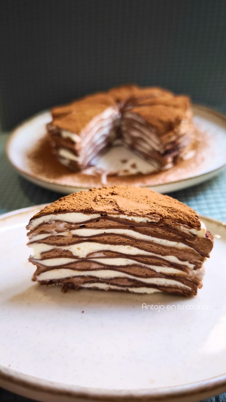 Cómo hacer una tarta de crepes con chocolate y nata (fácil y sin horno)