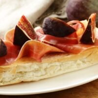 Tosta de Jamón Ibérico, Higo y AOVE con Reducción de Pedro Ximénez