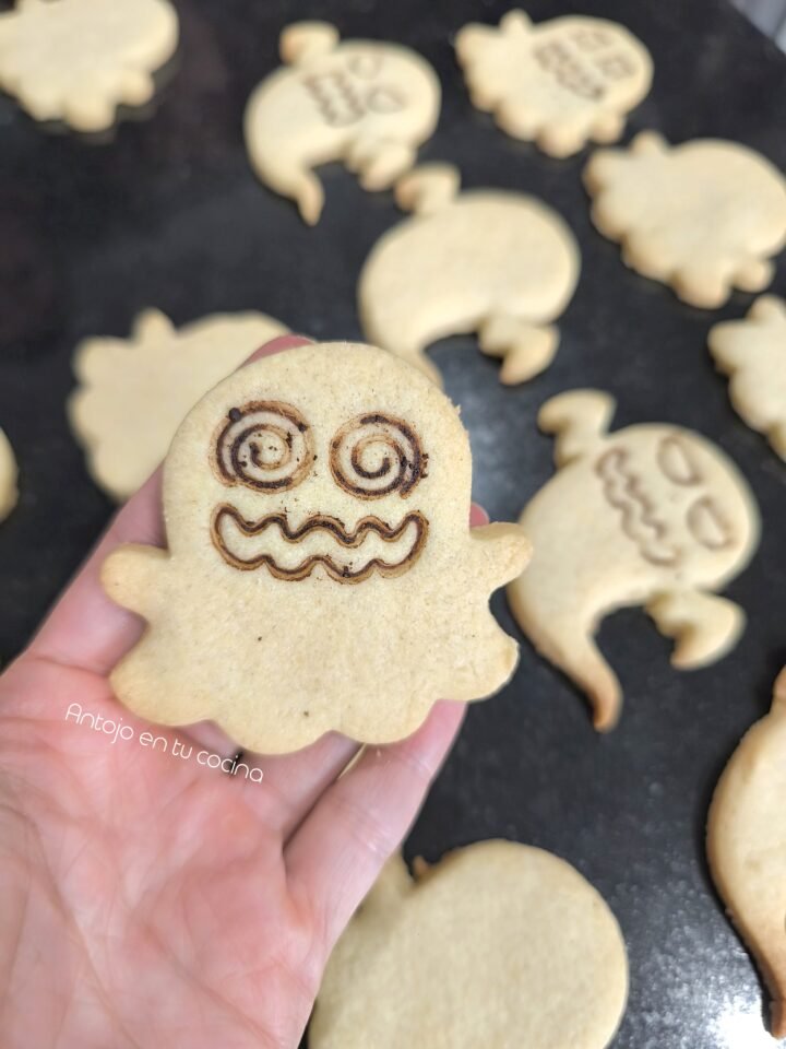 Galletas de mantequilla decoradas para Halloween (rellenas de crema de queso y chocolate)