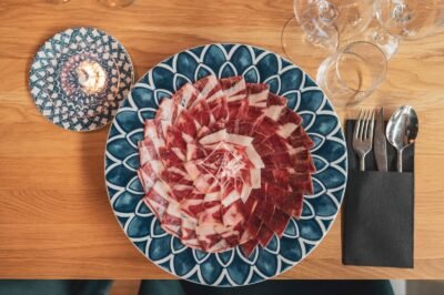 Jamón ibérico de la Sierra de Huelva en casa: guía para comprar, cortar y disfrutar