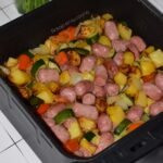 Salteado exprés de salchichas y verduras en freidora de aire (receta fácil y completa)