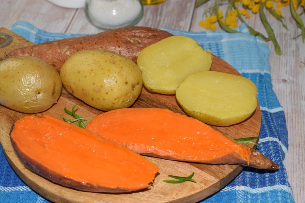Patatas y boniato al microondas (receta fácil, rápida y sin horno)
