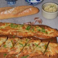 Pan de Ajo Casero: Crujiente, Aromático y Perfecto para Compartir