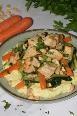 Verduras salteadas con pollo y salsa cremosa de feta