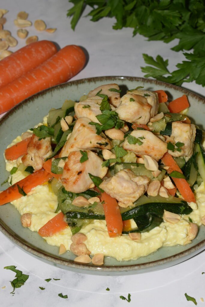 Verduras salteadas con pollo y salsa cremosa de feta