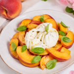 Ensalada de melocotón y burrata